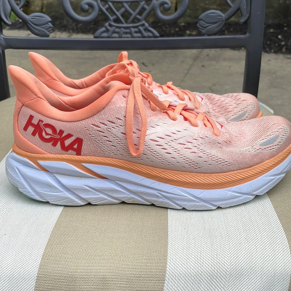 Women's 10 Hoka CLIFTON 8